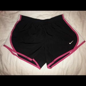 🌺 PINK STRIPED BLACK NIKE SHORTS 🌺